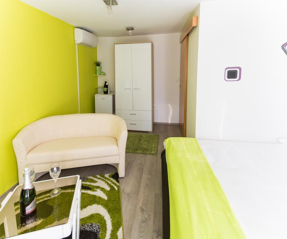 Apartments Ema ポドチェトルテク エクステリア 写真
