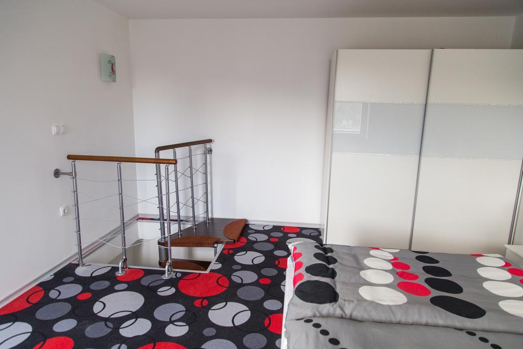 Apartments Ema ポドチェトルテク エクステリア 写真