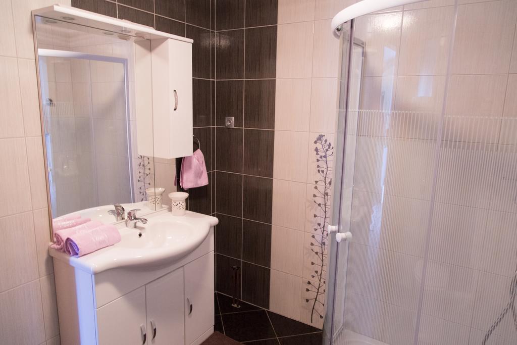 Apartments Ema ポドチェトルテク エクステリア 写真