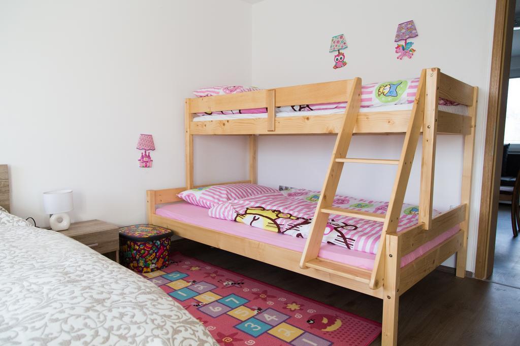 Apartments Ema ポドチェトルテク エクステリア 写真