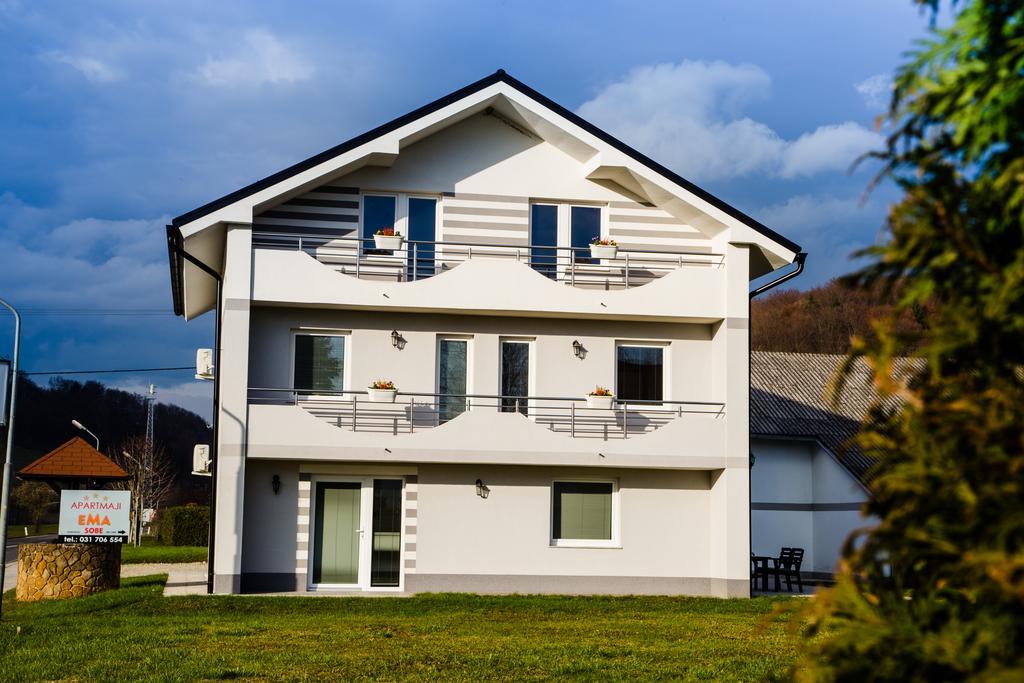 Apartments Ema ポドチェトルテク エクステリア 写真