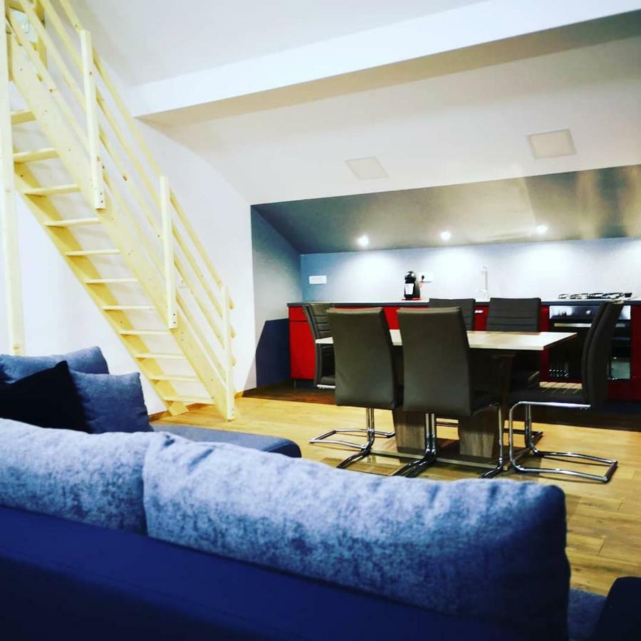 Apartments Ema ポドチェトルテク エクステリア 写真